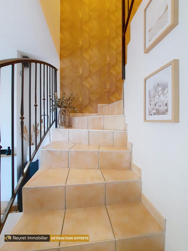 Maison - 121 m² - 6 pièces