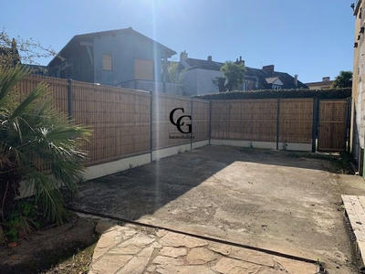 Local commercial - 200 m² - 5 pièces