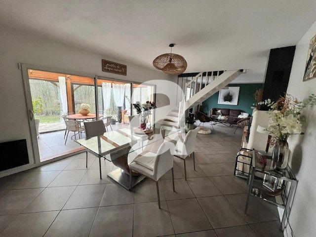 Maison - 141 m² - 7 pièces