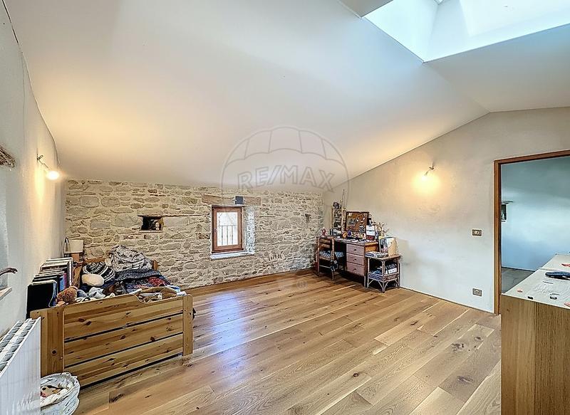 Maison - 243 m² - 8 pièces