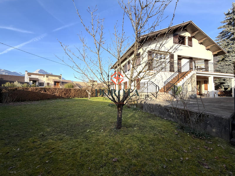 Maison - 263 m² - 15 pièces