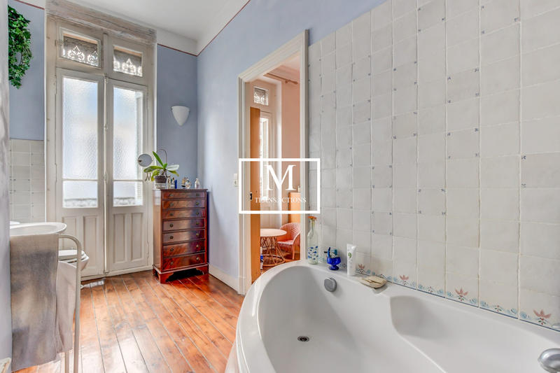 Maison - 215 m² - 6 pièces