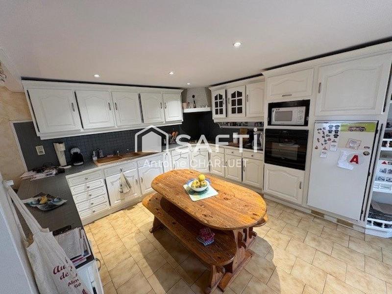 Maison - 238 m² - 6 pièces