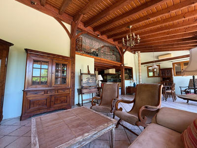 Propriété - 201 m² - 6 pièces