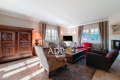 Maison - 163 m² - 9 pièces