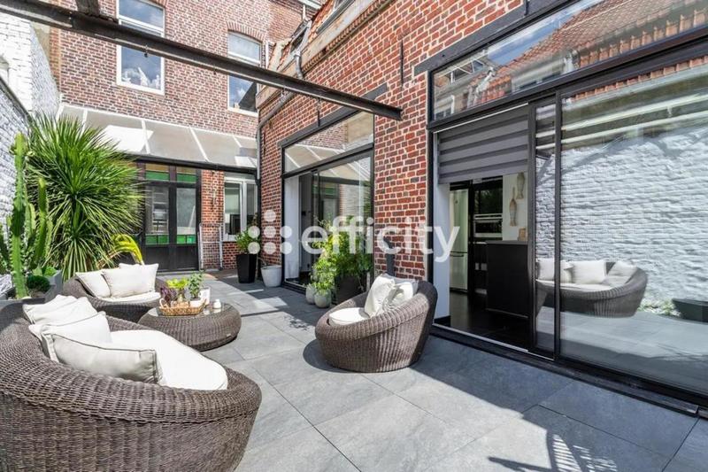 Maison - 230 m² - 8 pièces