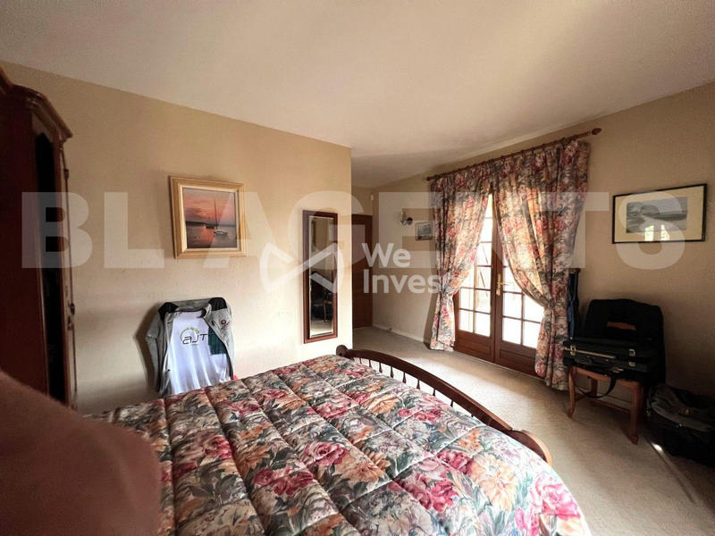 Maison - 205 m² - 9 pièces