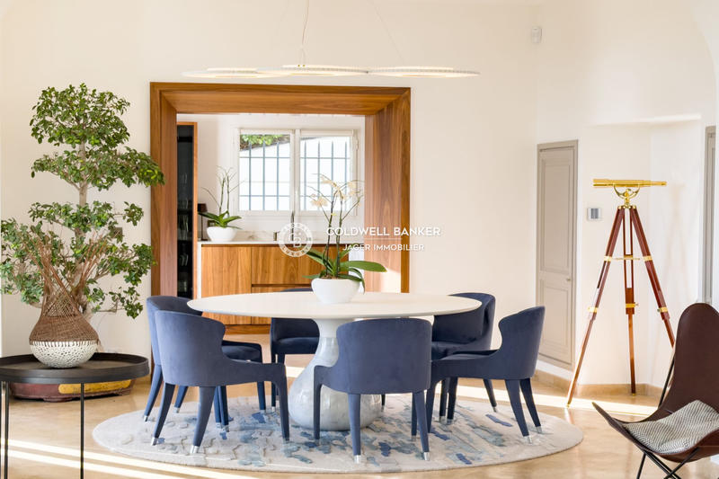 Maison - 264 m² - 6 pièces