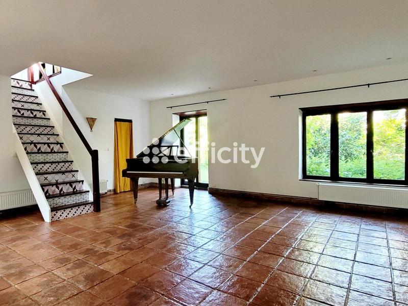 Maison - 230 m² - 7 pièces