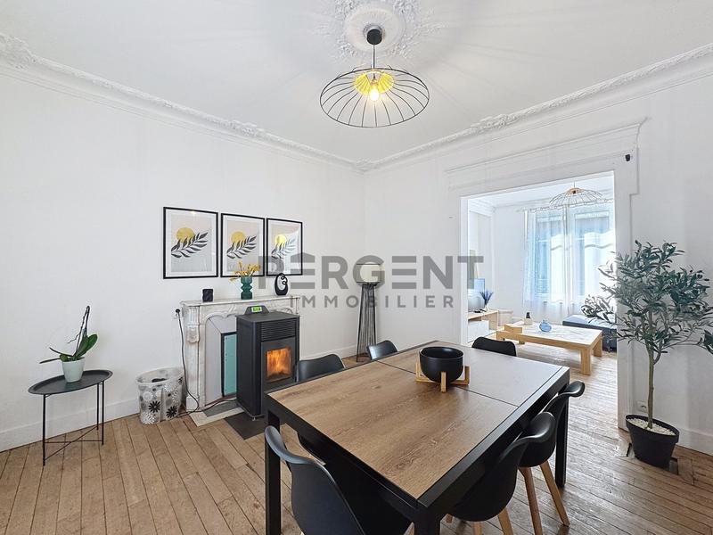 Maison - 211 m² - 10 pièces