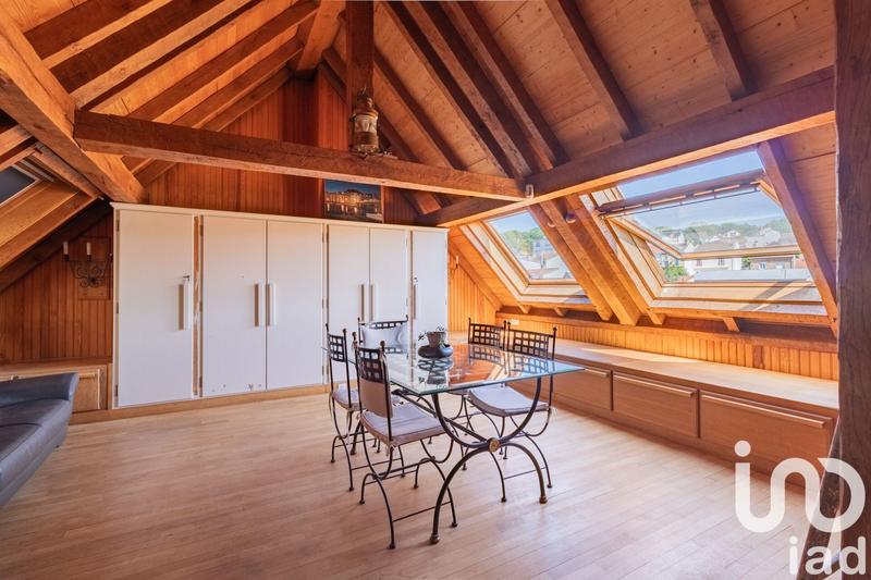 Maison - 250 m² - 7 pièces