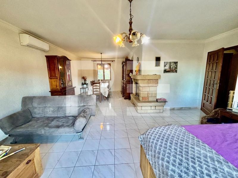 Villa - 208 m² - 8 pièces