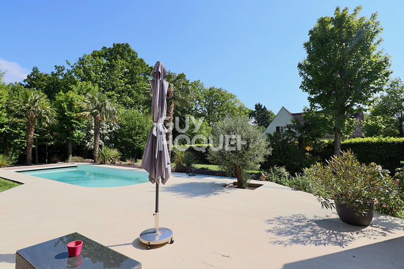 Maison - 244 m² - 8 pièces