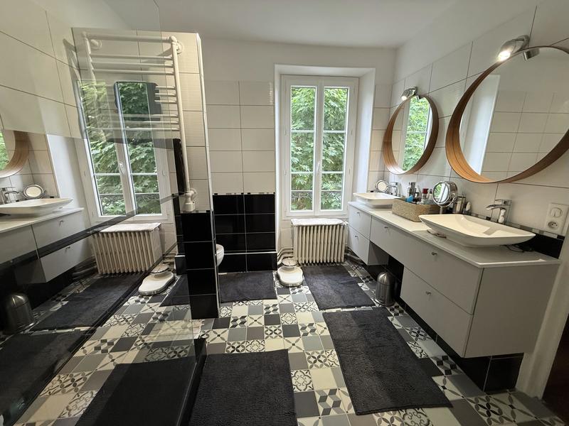 Maison - 180 m² - 7 pièces