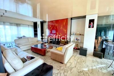 Pavillon - 310 m² - 12 pièces