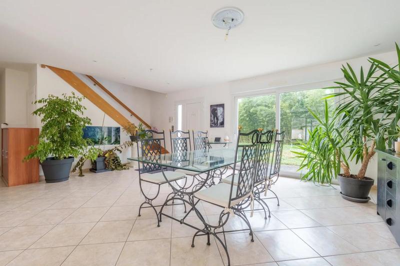 Maison - 238 m² - 8 pièces