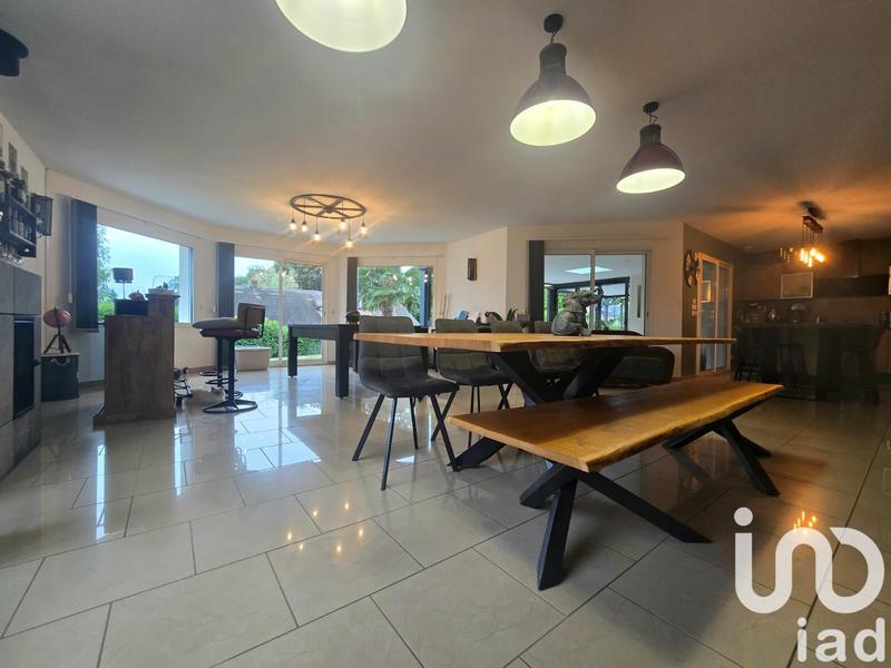 Maison - 210 m² - 6 pièces