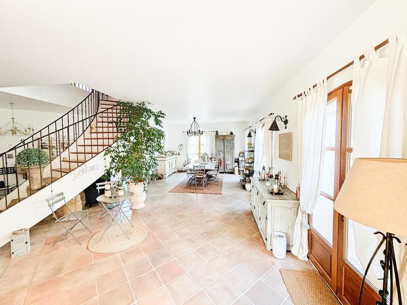 Villa - 240 m² - 6 pièces