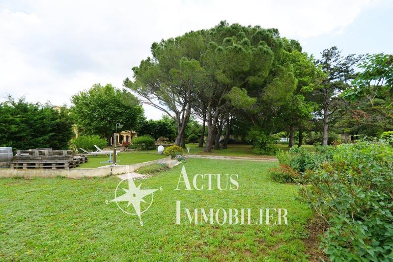 Maison - 255 m² - 8 pièces