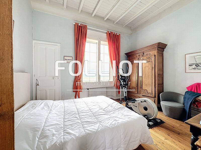 Maison - 235 m² - 10 pièces