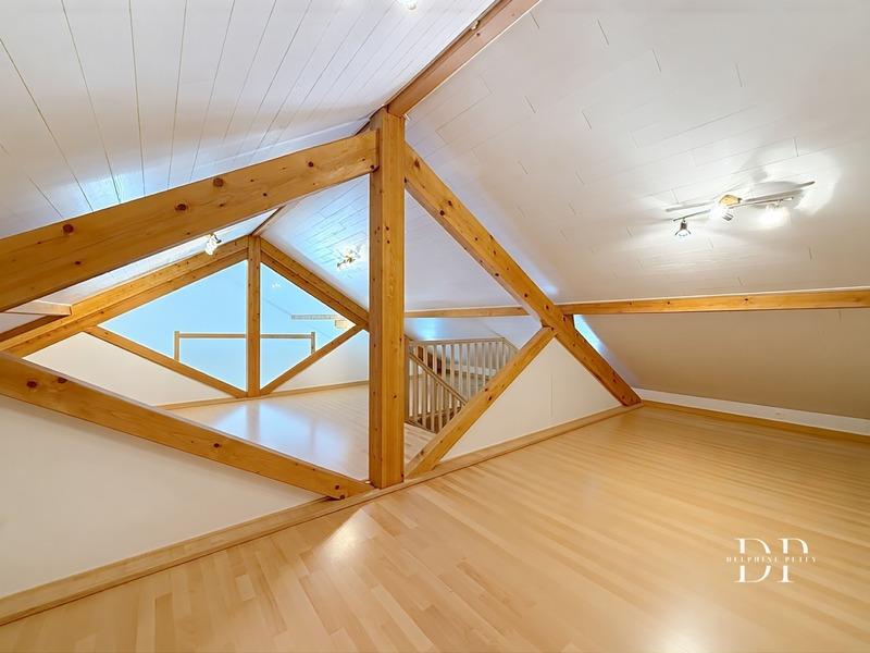 Maison - 222 m² - 5 pièces