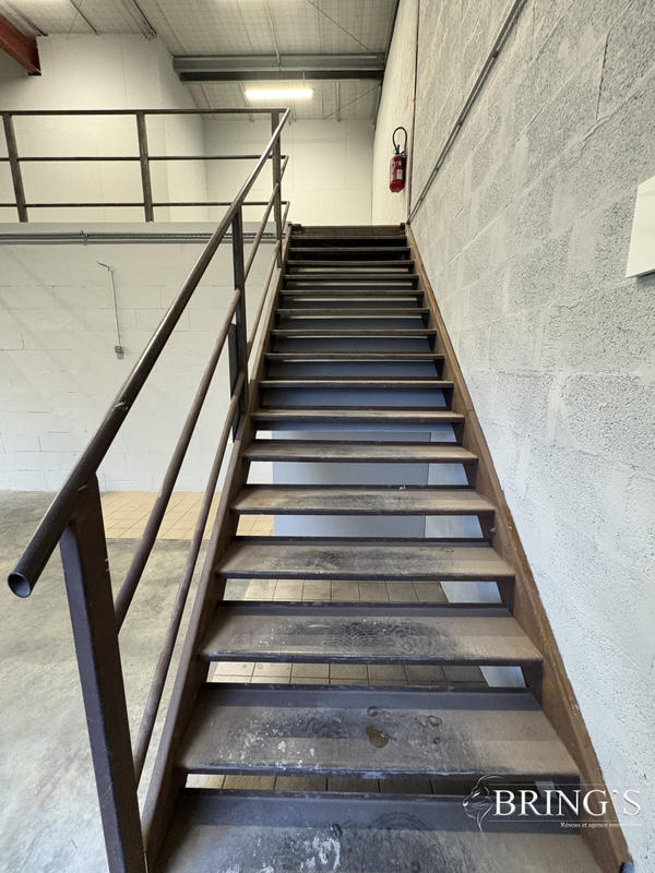 Entrepôt - 140 m²