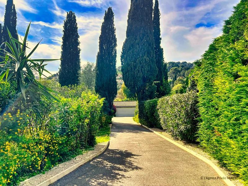 Maison - 210 m² - 8 pièces