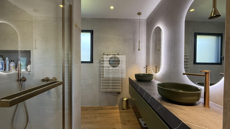 Maison - 322 m² - 8 pièces