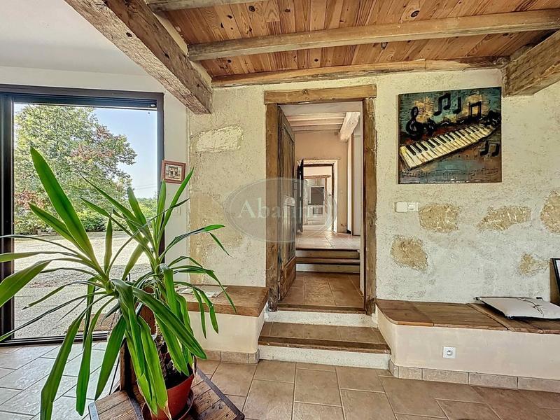 Maison - 280 m² - 8 pièces