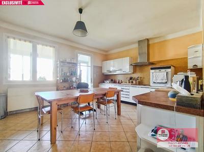 Maison - 180 m² - 6 pièces