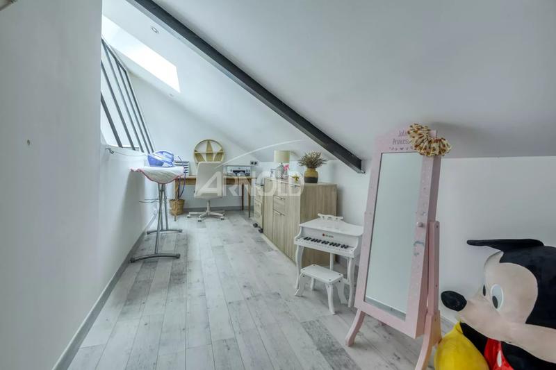 Maison - 220 m² - 9 pièces