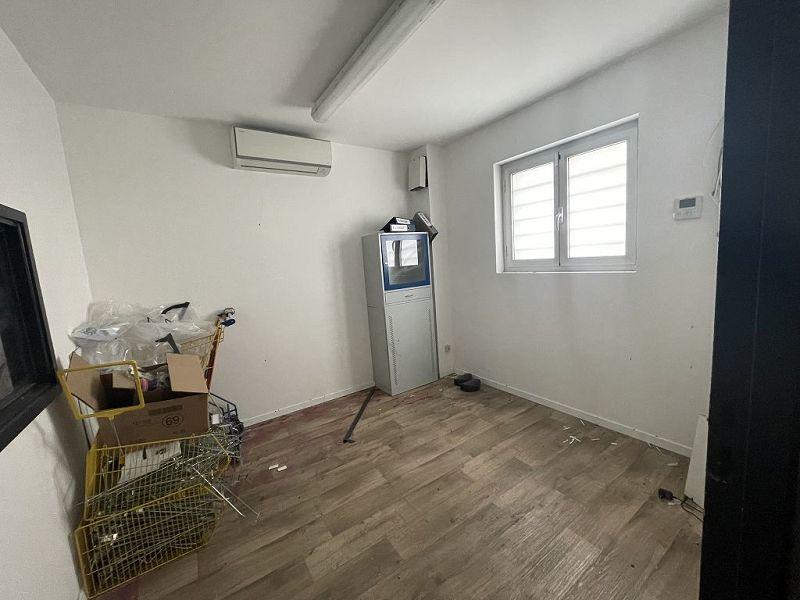 Local commercial - 250 m² - 1 pièce