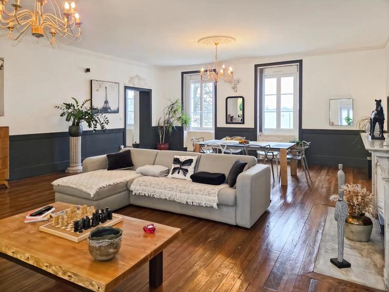 Appartement - 197 m² - 5 pièces