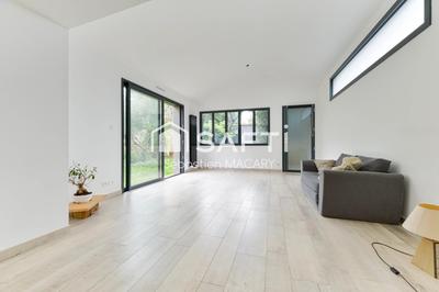 Maison - 180 m² - 8 pièces