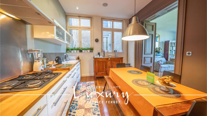 Appartement - 200 m² - 7 pièces