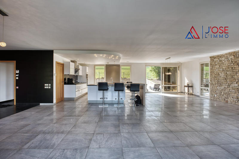 Maison contemporaine - 270 m² - 10 pièces