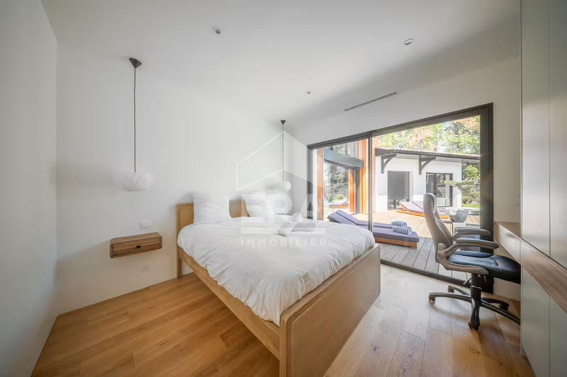 Maison - 230 m² - 7 pièces