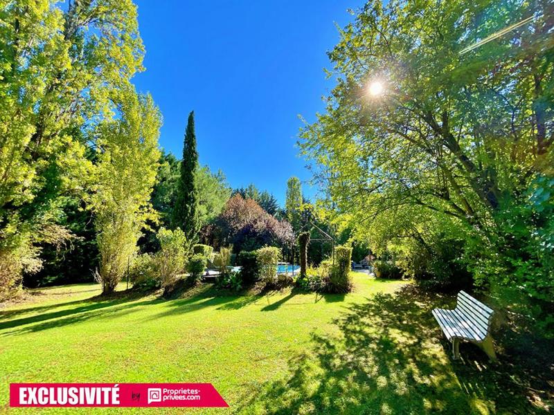 Propriété - 350 m² - 8 pièces