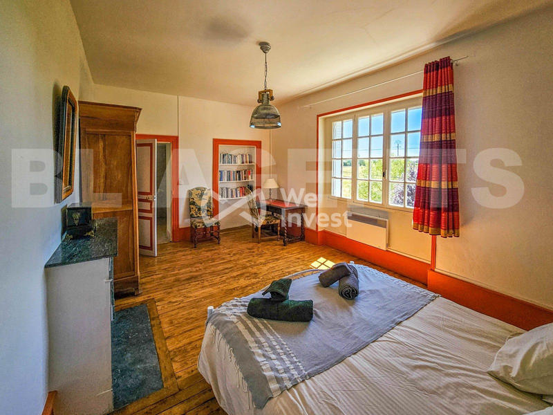 Maison - 245 m² - 7 pièces