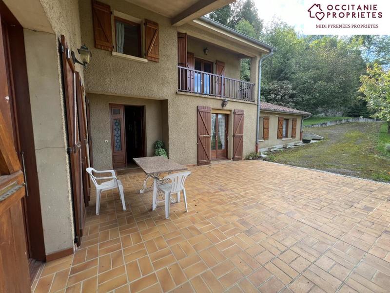 Maison - 221 m² - 8 pièces