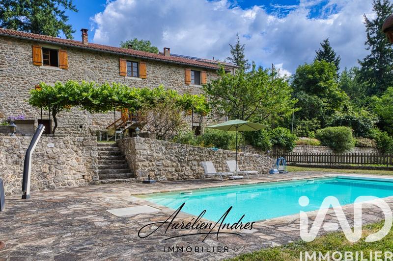 Maison - 214 m² - 6 pièces