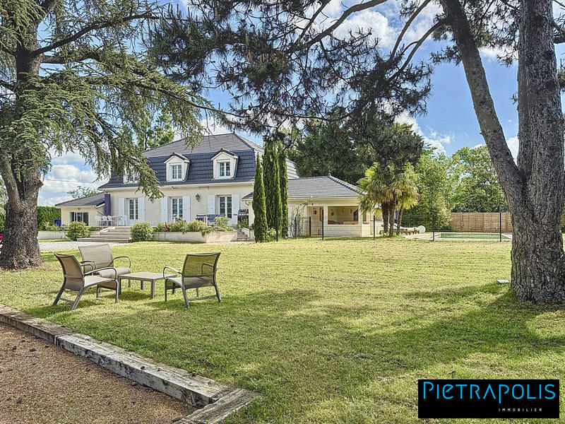 Villa - 285 m² - 8 pièces