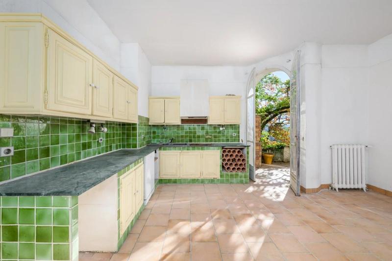 Maison - 240 m² - 10 pièces