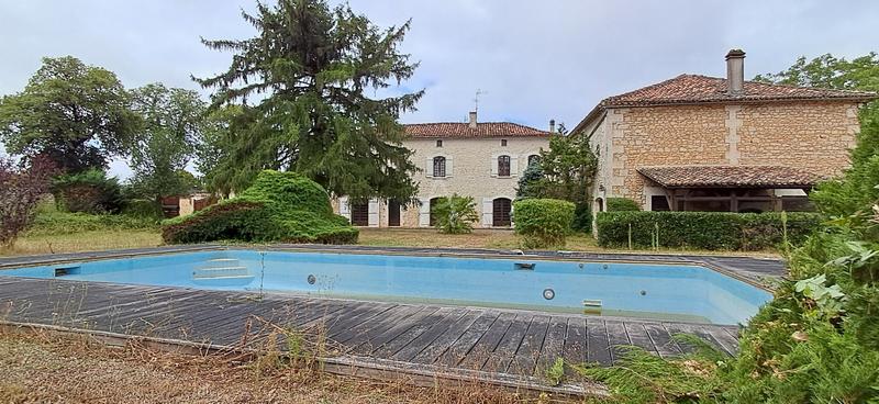 Maison - 225 m² - 9 pièces