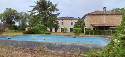 Maison - 225 m² - 9 pièces