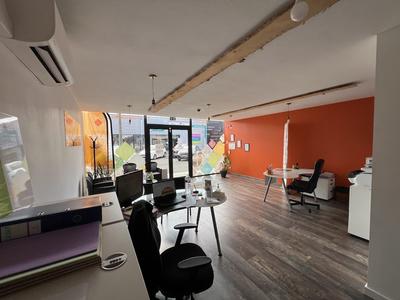 Local commercial - 240 m² - 5 pièces