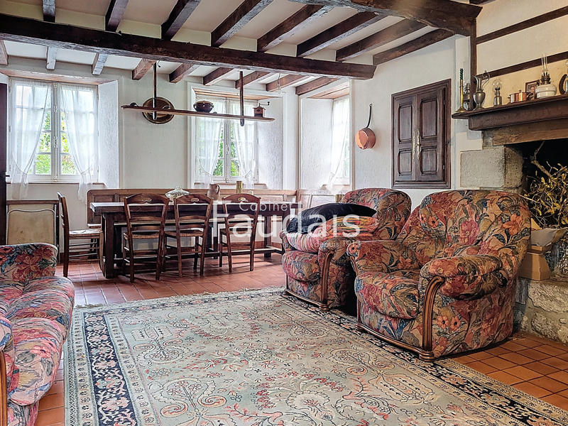 Maison - 255 m² - 11 pièces