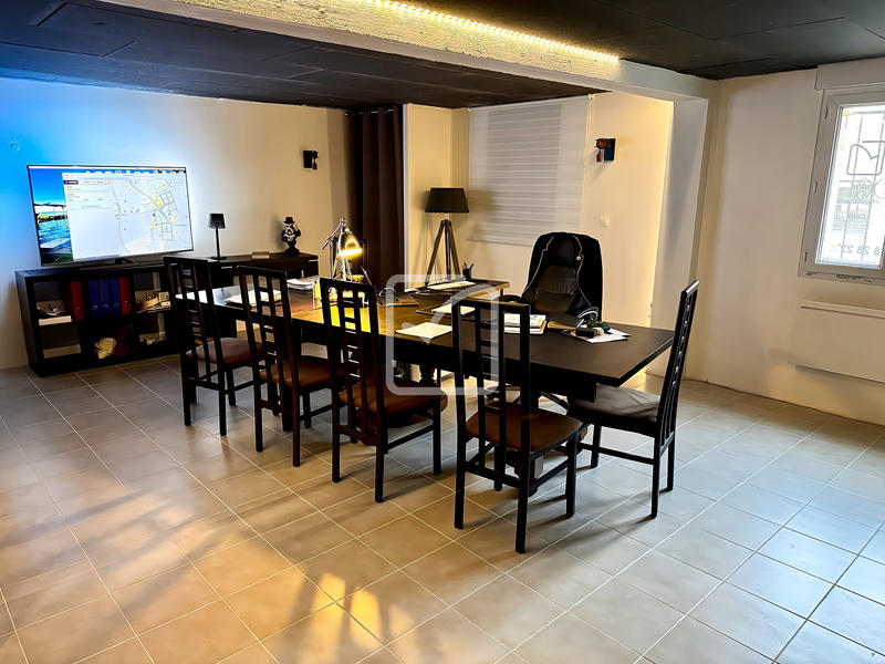 Maison - 281 m² - 9 pièces