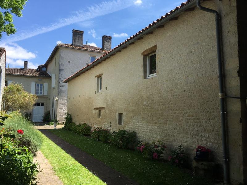 Maison ancienne - 725 m² - 12 pièces