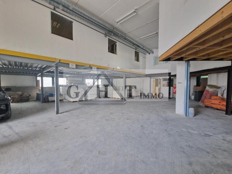 Entrepôt - 580 m²